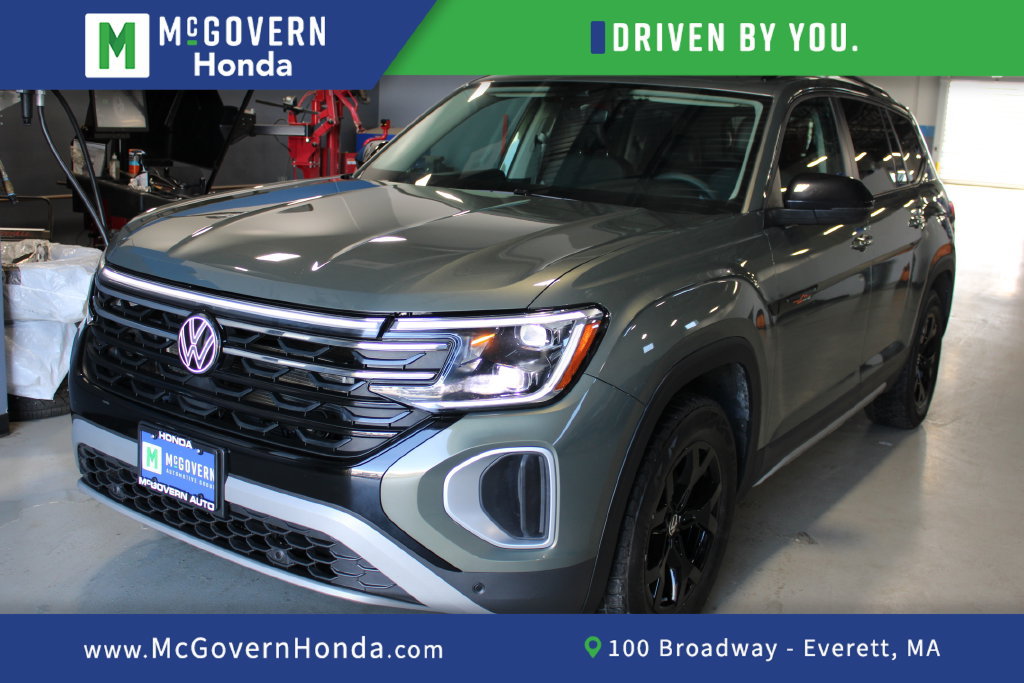 Used 2024 Volkswagen Atlas Peak Edition SE AWD/4WD image 1
