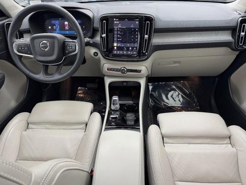 Certified 2023 Volvo XC40 B5 Ultimate w/ Protection Package Premier image 12