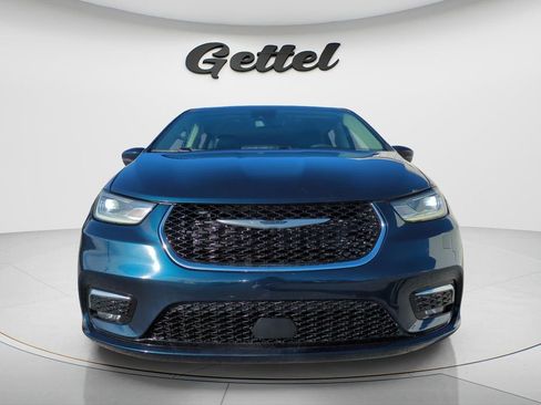 Used 2023 Chrysler Pacifica Touring-L image 18