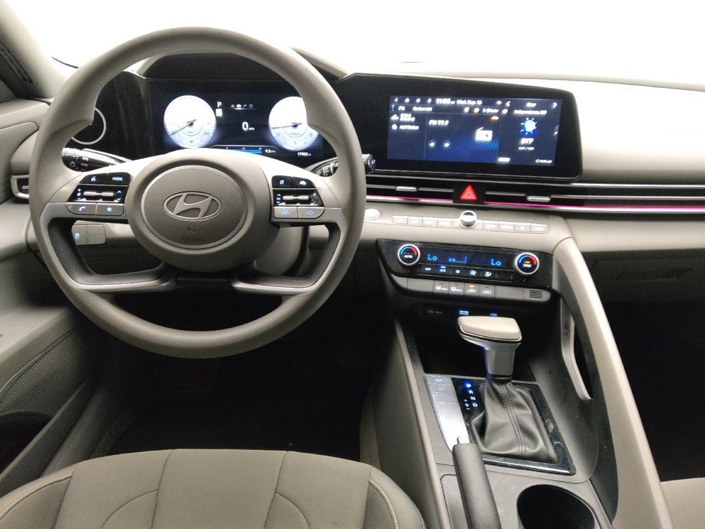 Used 2024 Hyundai Elantra SEL FWD image 22