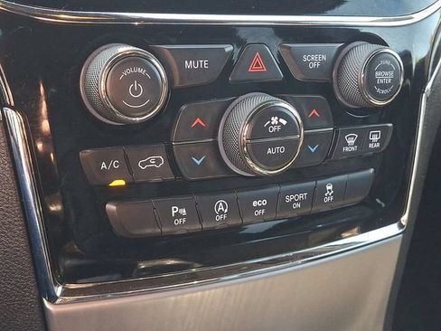 Used 2020 Jeep Grand Cherokee Limited w/ Luxury Group II AWD/4WD image 15