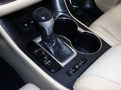 Used 2015 Toyota Highlander Limited image 24