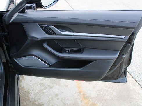 Used 2022 Porsche Taycan Turbo S image 29