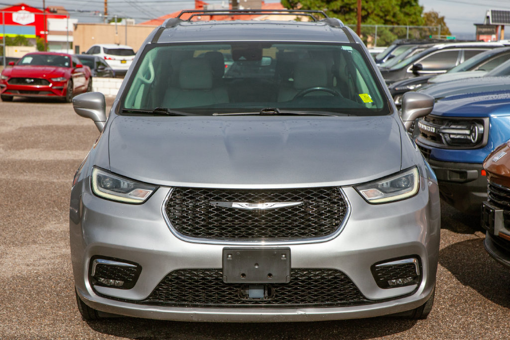 Used 2021 Chrysler Pacifica Touring-L FWD image 3