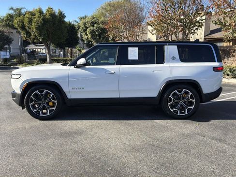 Used 2022 Rivian R1S Launch Edition image 7