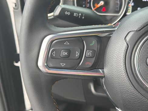 Used 2023 Jeep Gladiator Overland AWD/4WD image 25