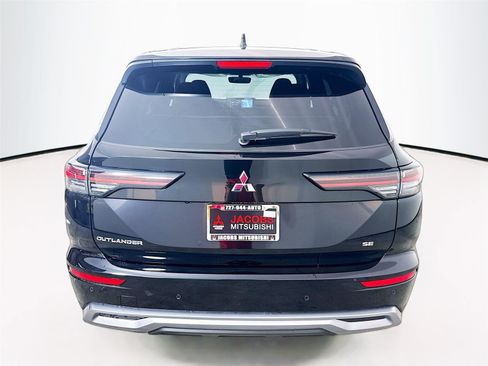 New 2026 Mitsubishi Outlander SE image 6