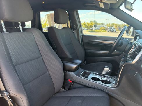 Used 2018 Jeep Grand Cherokee Laredo AWD/4WD image 34