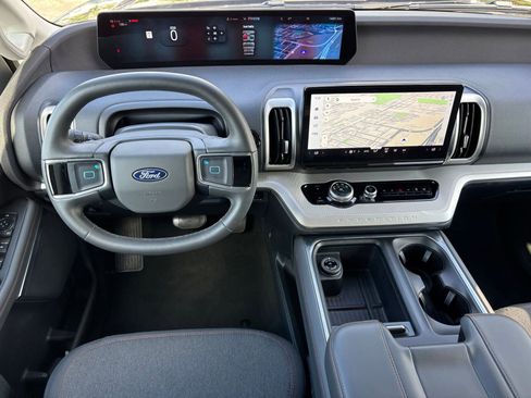 Used 2025 Ford Expedition Max Active RWD image 5