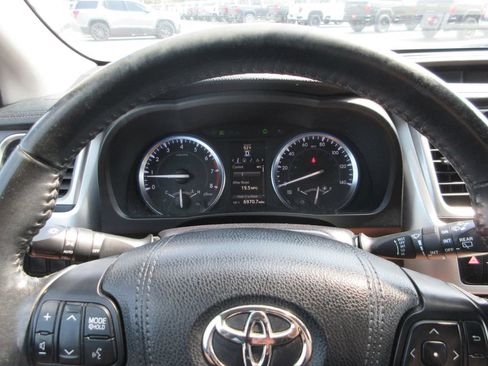 Used 2015 Toyota Highlander XLE AWD/4WD image 31