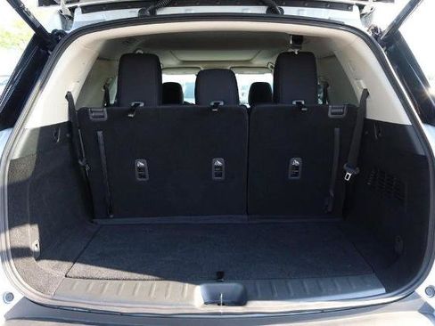 Used 2025 Nissan Pathfinder SV w/ SV Premium Package FWD image 7