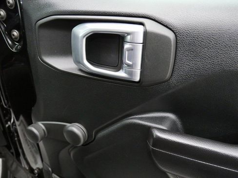 Used 2021 Jeep Wrangler Sport image 16