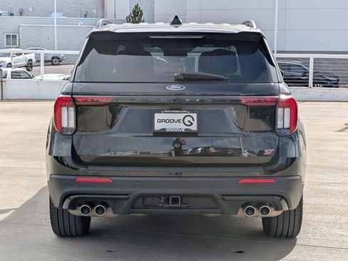 Used 2025 Ford Explorer ST image 4