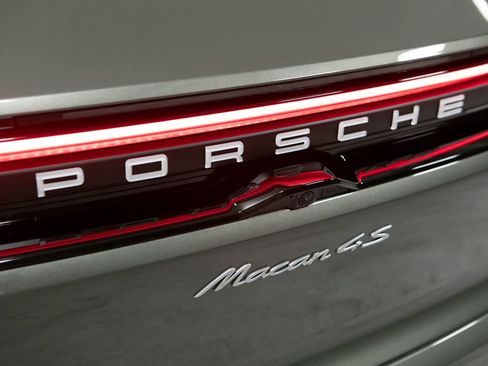 New 2026 Porsche Macan 4S Electric AWD/4WD image 19
