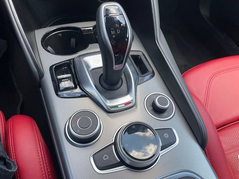Used 2024 Alfa Romeo Giulia Veloce AWD/4WD image 26