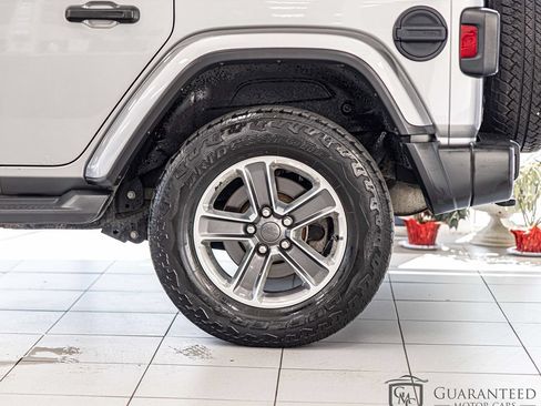 Used 2018 Jeep Wrangler Unlimited Sahara AWD/4WD image 8