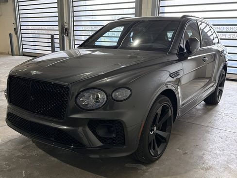 Used 2022 Bentley Bentayga image 2