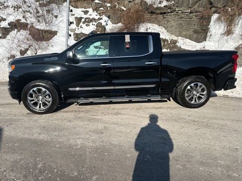 Used 2024 Chevrolet Silverado 1500 High Country w/ Technology Package image 2