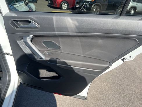 Used 2019 Volkswagen Tiguan SE image 17