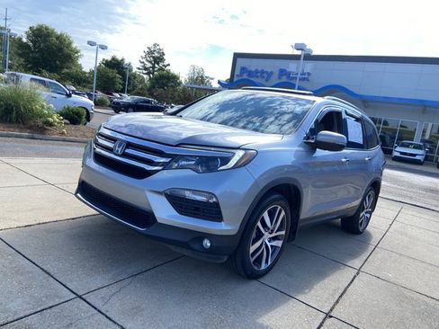 Used 2018 Honda Pilot Touring image 4