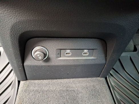 Used 2023 Audi e-tron Premium image 12