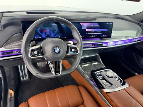 Used 2024 BMW 740i w/ Premium Package 2 RWD image 4