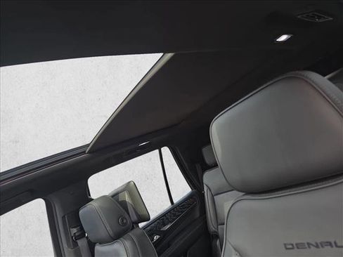 Used 2022 GMC Yukon Denali w/ Denali Ultimate Package image 30