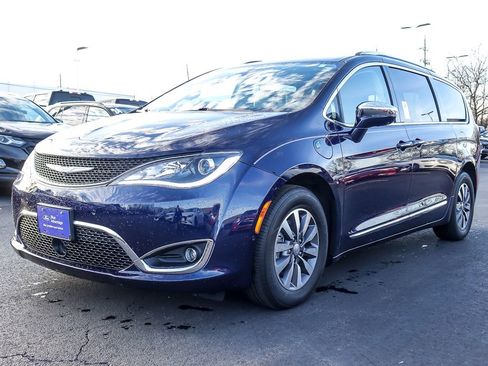 Used 2020 Chrysler Pacifica Limited image 1
