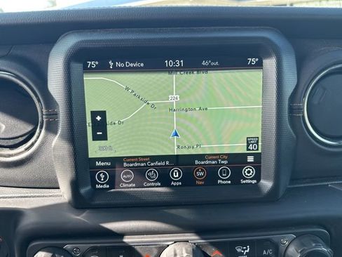Used 2022 Jeep Wrangler Unlimited Sahara AWD/4WD image 10