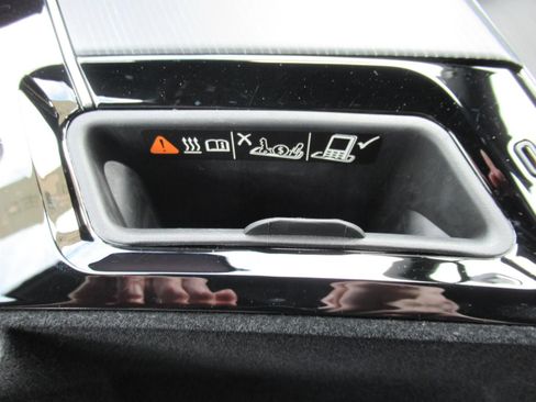 Certified 2025 Cadillac Lyriq Luxury AWD/4WD image 28