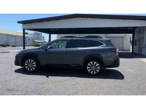 Used 2023 Subaru Outback Limited image 8