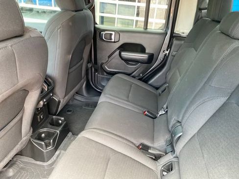 Used 2023 Jeep Gladiator Sport AWD/4WD image 32