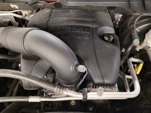 Used 2019 RAM 1500 Classic SLT AWD/4WD image 30