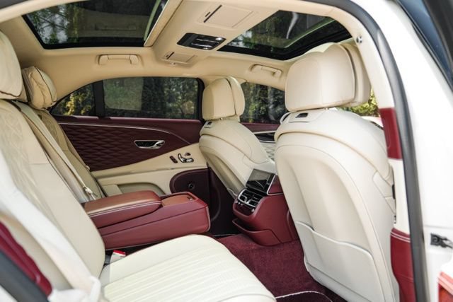 Used 2022 Bentley Flying Spur V8 AWD/4WD image 46