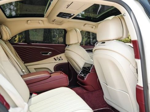 Used 2022 Bentley Flying Spur V8 AWD/4WD image 46