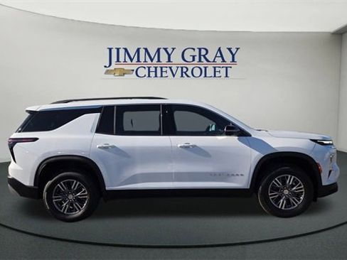 New 2026 Chevrolet Traverse LT w/ Driver Confidence Package image 2