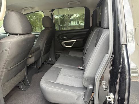 Used 2017 Nissan Titan SV image 10