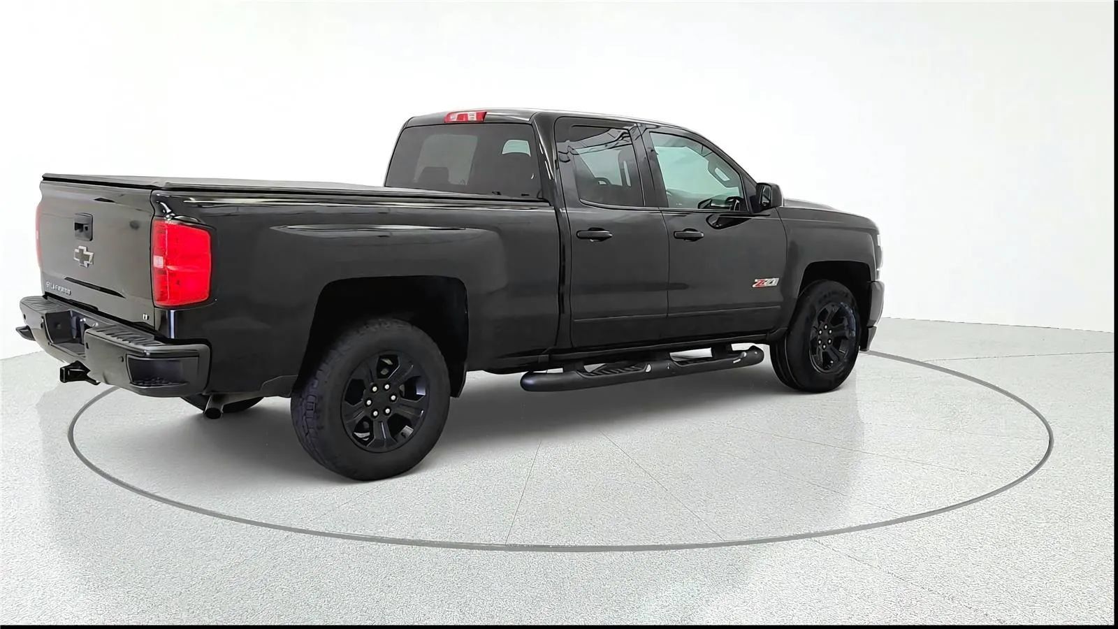 Used 2017 Chevrolet Silverado 1500 LT w/ Midnight Edition AWD/4WD image 9