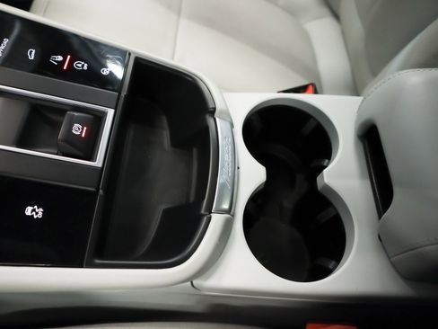 Certified 2022 Porsche Macan image 19