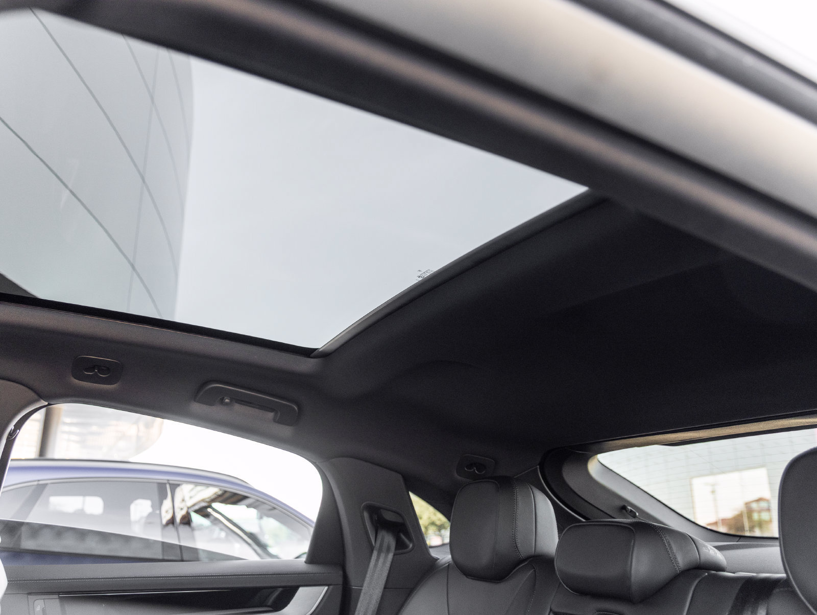 Certified 2026 Porsche Cayenne E-Hybrid Coupe AWD/4WD image 26