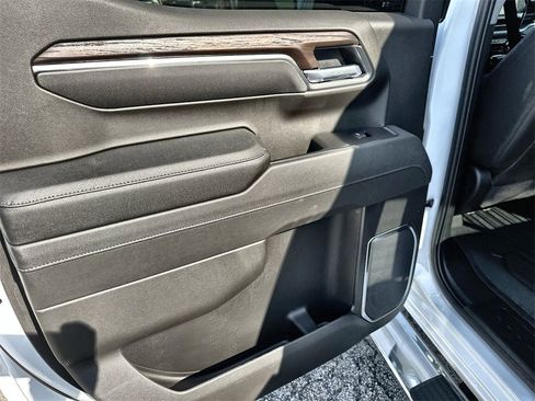 New 2026 GMC Sierra 1500 SLT image 15