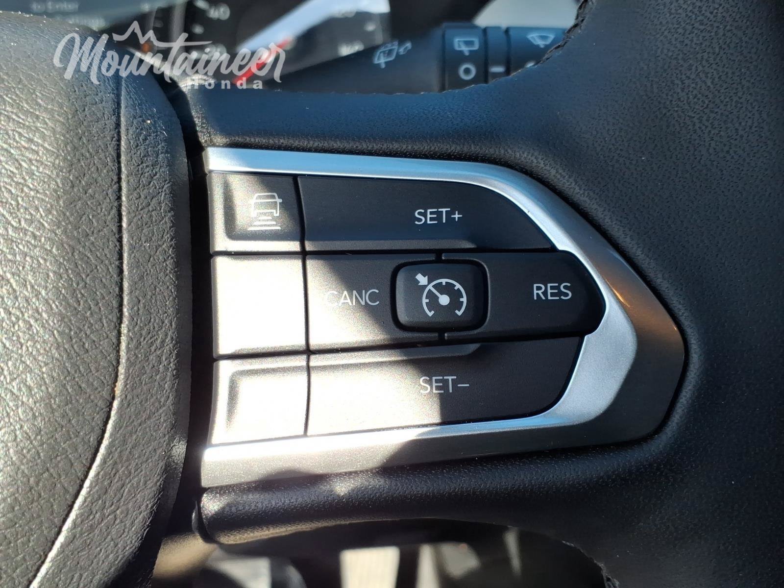 Used 2024 Jeep Compass Limited AWD/4WD image 32