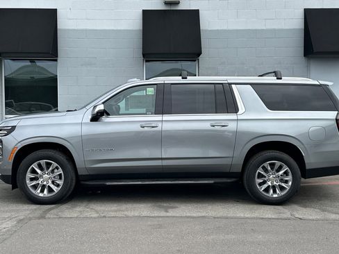 New 2025 Chevrolet Suburban Premier image 7