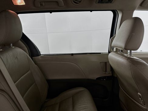 Used 2016 Toyota Sienna XLE image 25