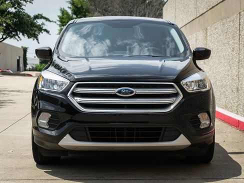Used 2019 Ford Escape SE image 3