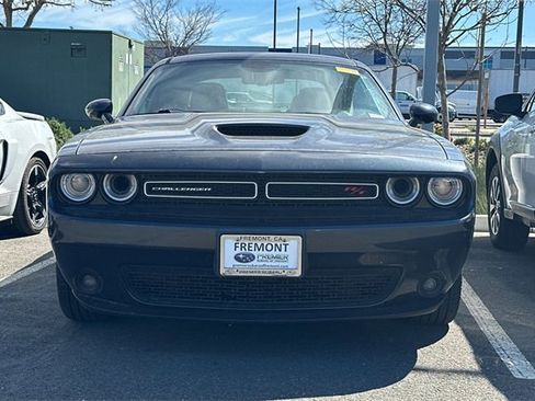 Used 2019 Dodge Challenger R/T w/ Driver Convenience Group image 5