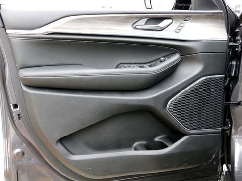 New 2025 Jeep Grand Cherokee Overland w/ Luxury Tech Group IV image 16