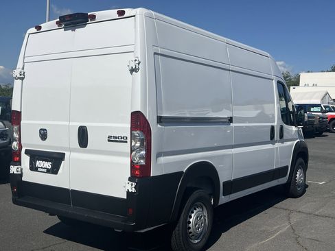 Used 2024 RAM ProMaster 2500 w/ Convenience Group FWD image 16