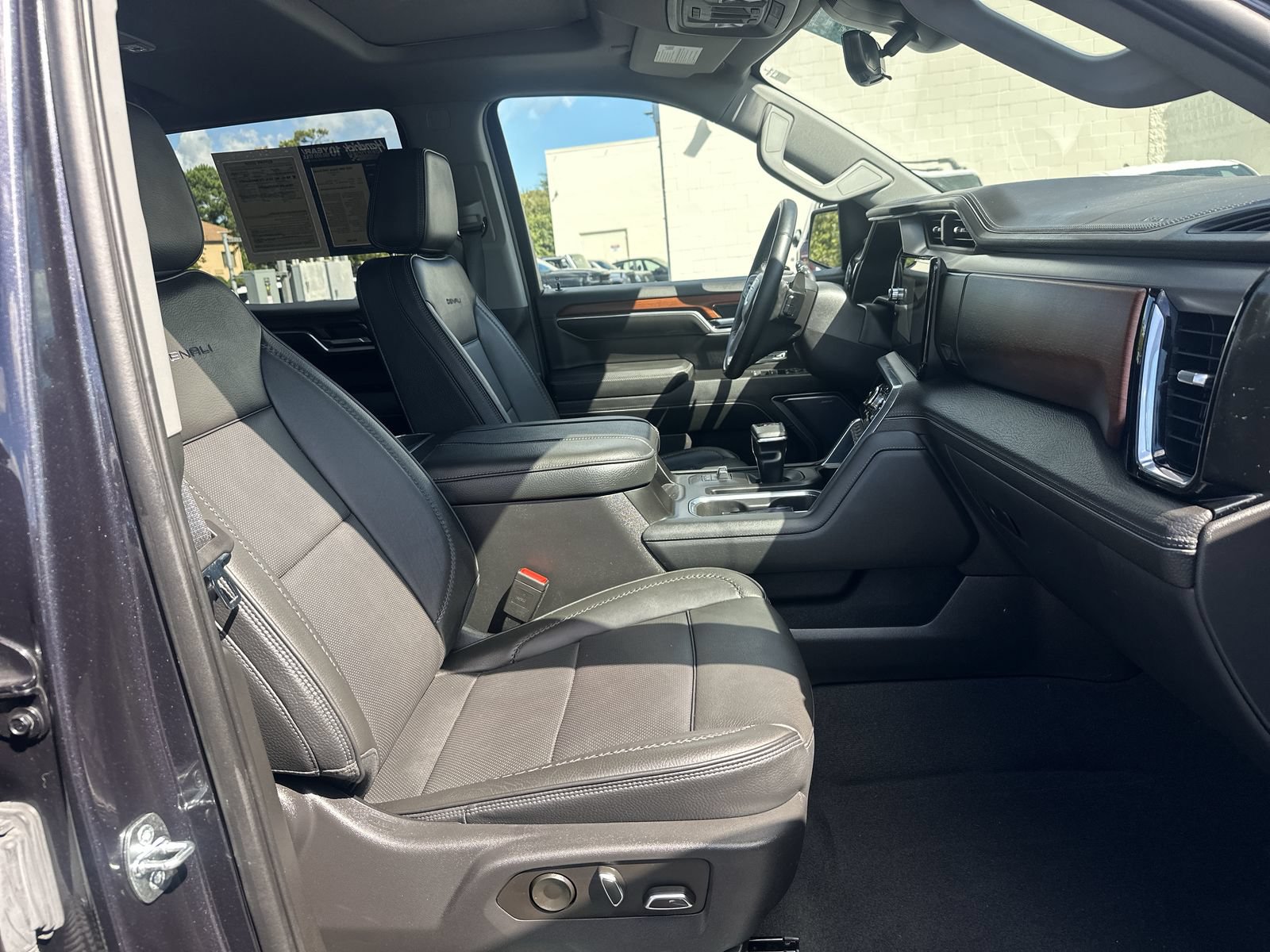 Used 2023 GMC Sierra 1500 Denali w/ Denali Reserve Package AWD/4WD image 22