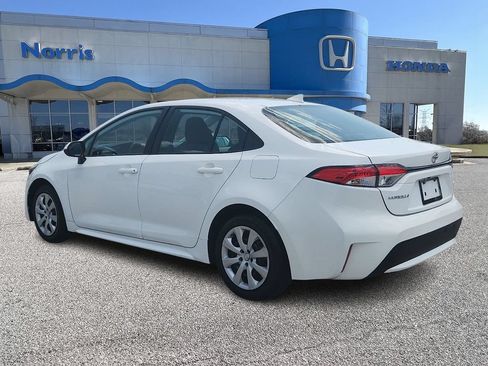 Used 2022 Toyota Corolla LE FWD image 3